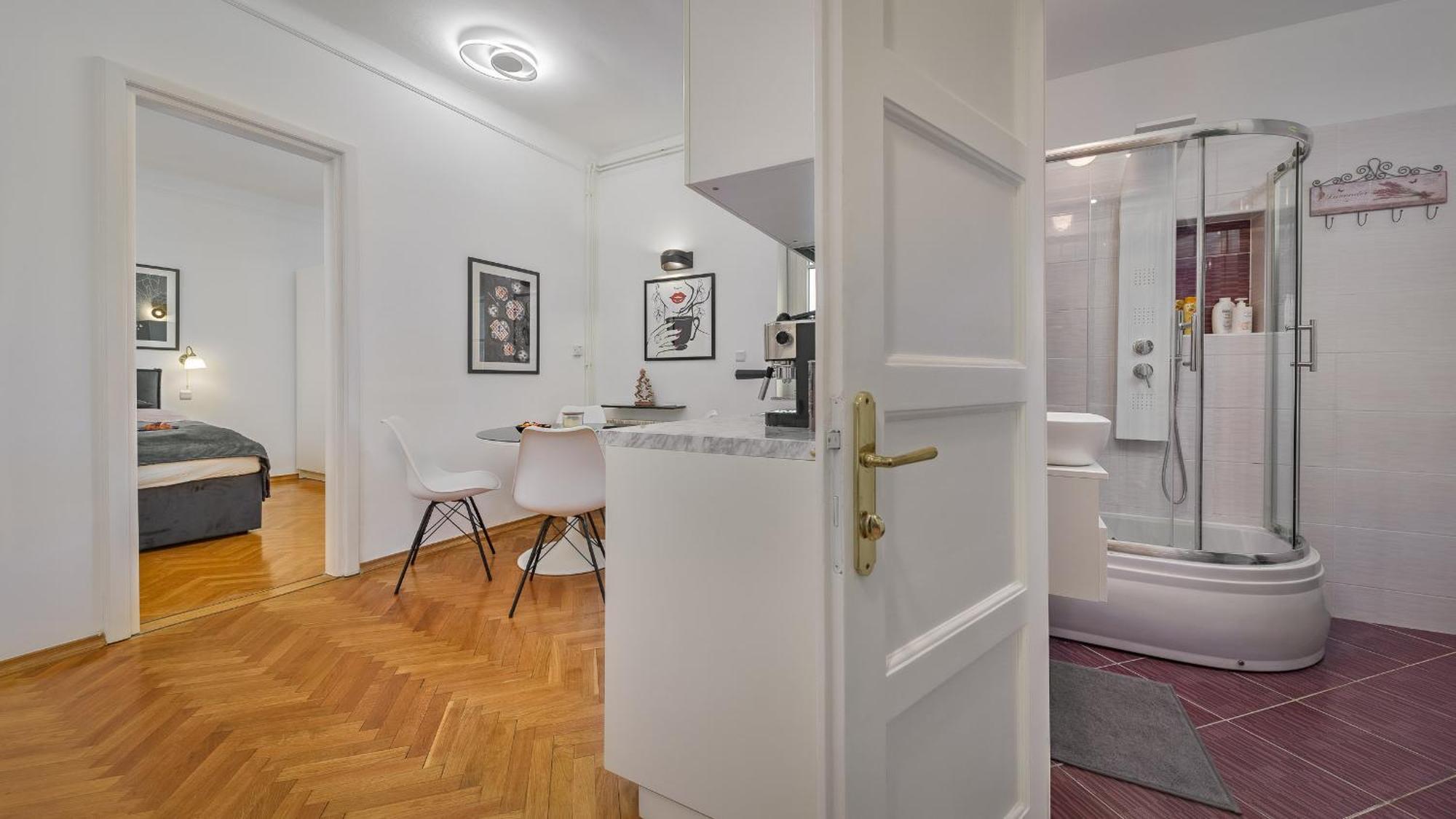 Iva'S Central Apartment Zagreb Bagian luar foto