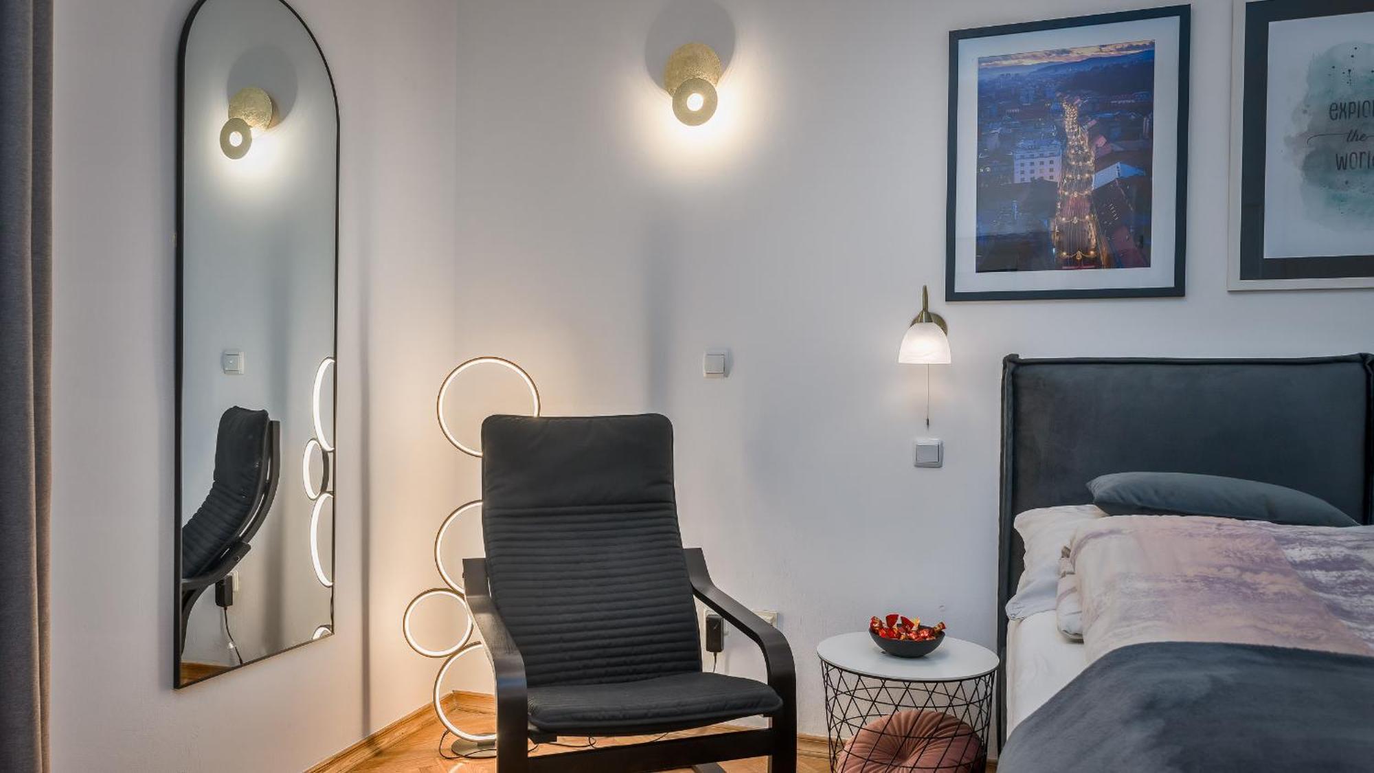 Iva'S Central Apartment Zagreb Bagian luar foto